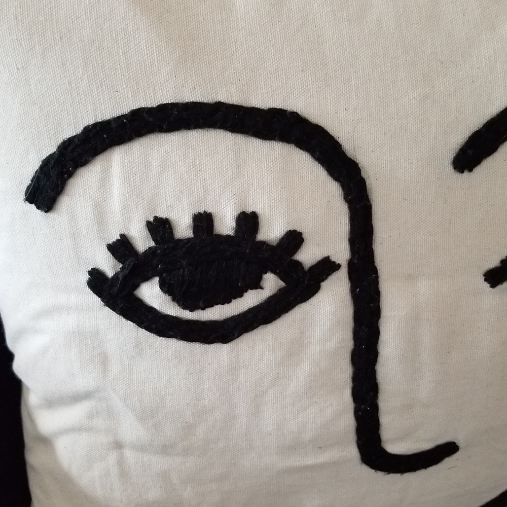 ❌SOLD❌Urban Outfitters Winky Embroidered Pillow - Picture 4 of 6
